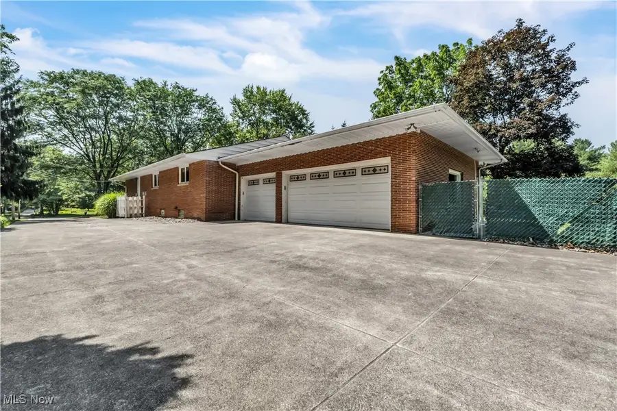 8001 Robin Lane, Brecksville, OH 44141 - Image #3