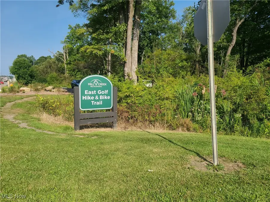 Pinewood Drive, Youngstown, OH 44512 - Image #3