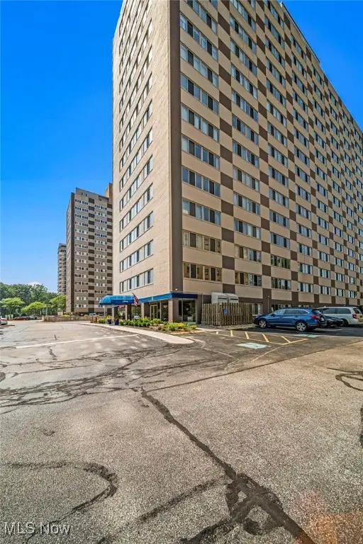 12520 Edgewater Drive #210, Lakewood, OH 44107 - Image #3