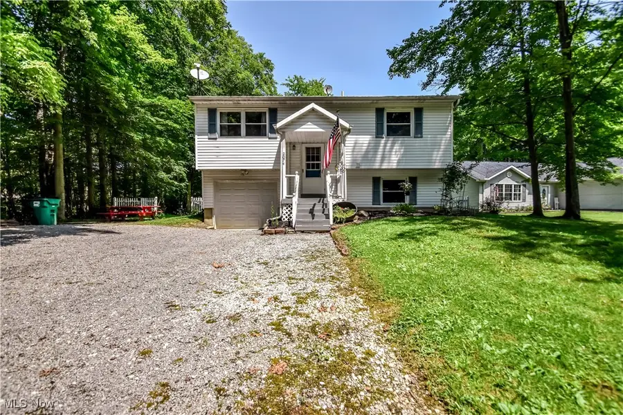 2074 S Park Lane, Roaming Shores, OH 44084 - Image #2