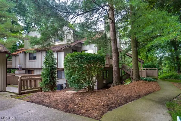 582 Meredith Lane, Cuyahoga Falls, OH 44223