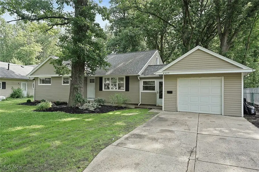 4429 Canterbury Road, North Olmsted, OH 44070 - Image #2