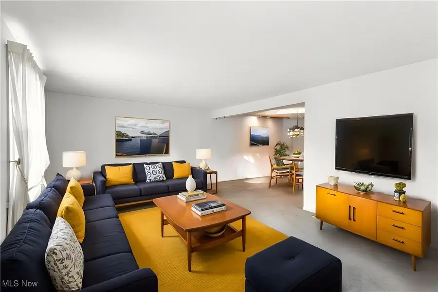 8545 Carriage Hill Ne Drive, Warren, OH 44484 - Image #2