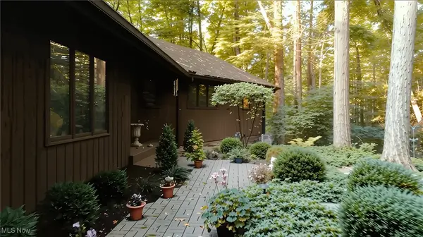 14759 Hillbrook N Lane, Chagrin Falls, OH 44022