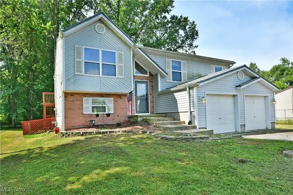 238 Raymond Nw Avenue, Champion, OH 44483