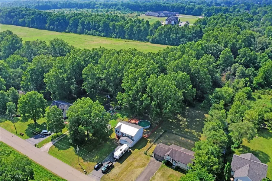 238 Raymond Nw Avenue, Champion, OH 44483 - Image #2