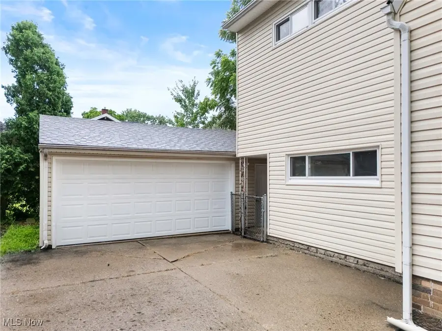 2102 37th Nw Street, Canton, OH 44709 - Image #3