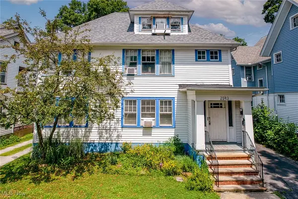 2843 E Derbyshire Road, Cleveland Heights, OH 44118