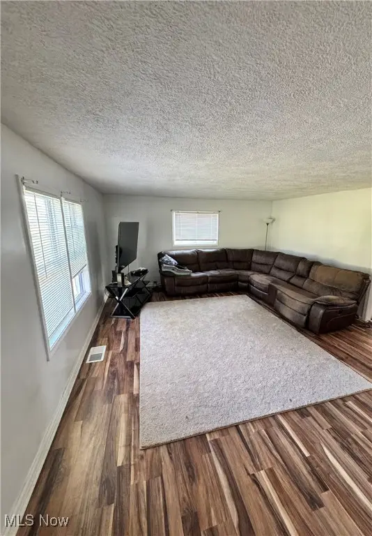 5696 Columbia Drive, Bedford Heights, OH 44146 - Image #2