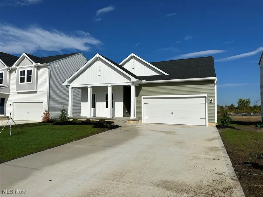 2975 Mcintosh Ne Drive, Louisville, OH 44641 - Image #2