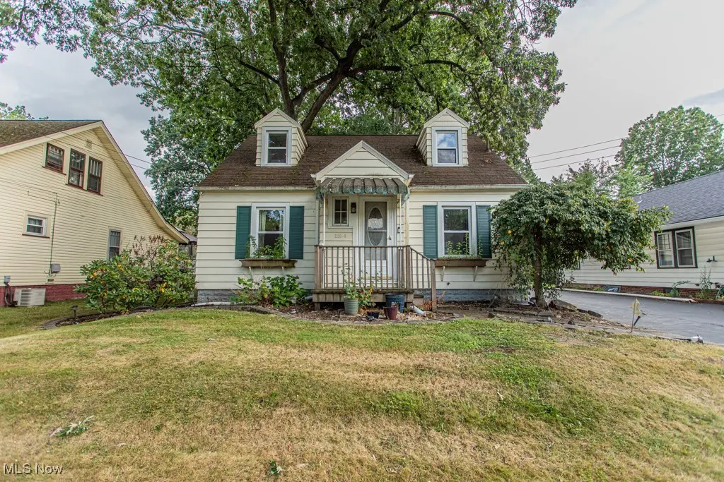 1554 Edgewood Ne, Warren, OH 44483 - Image #1