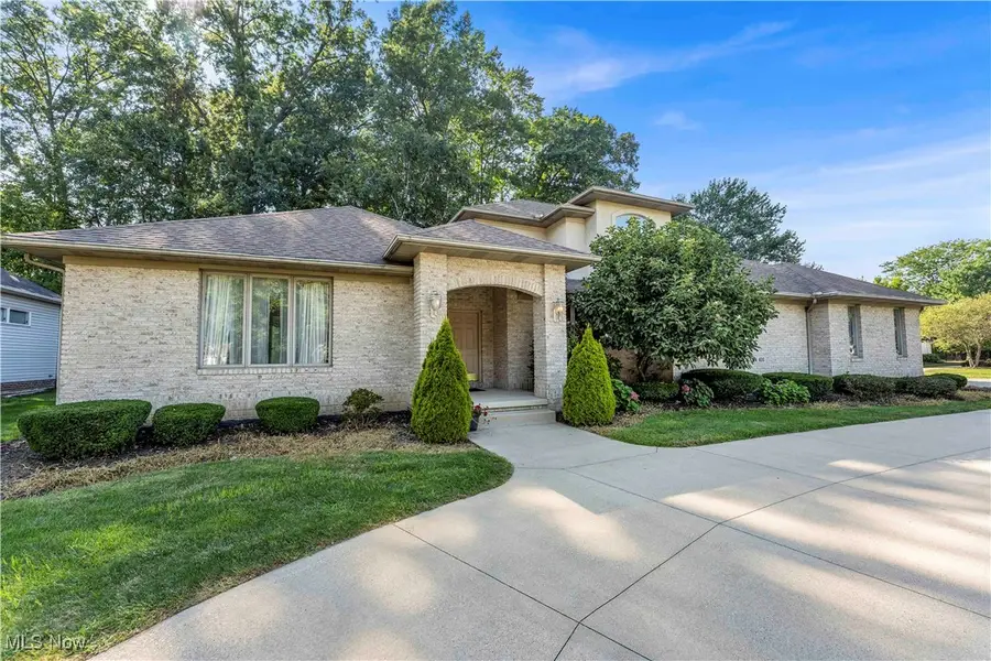 416 Castle Pines Drive, Akron, OH 44333 - #2