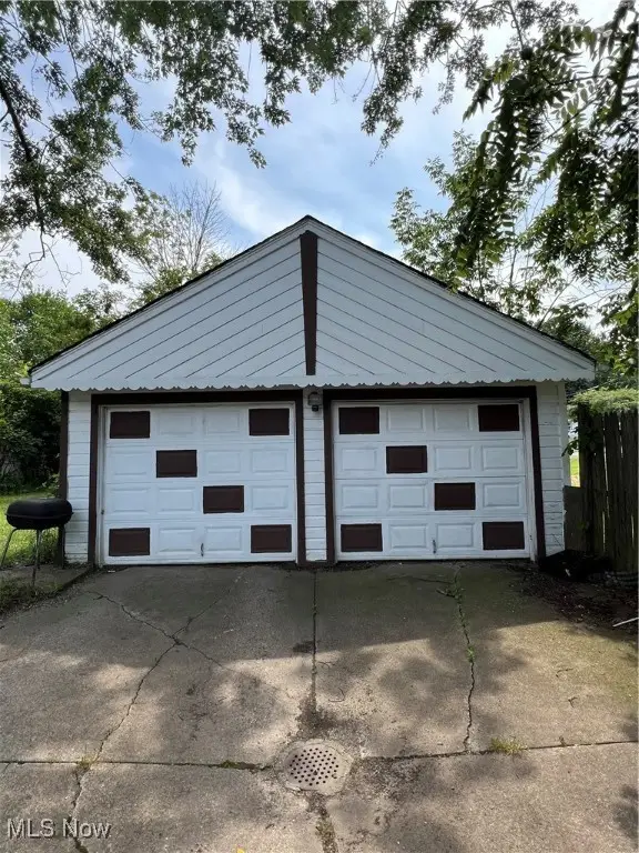 17806 Tarkington Avenue, Cleveland, OH 44128 - Image #2