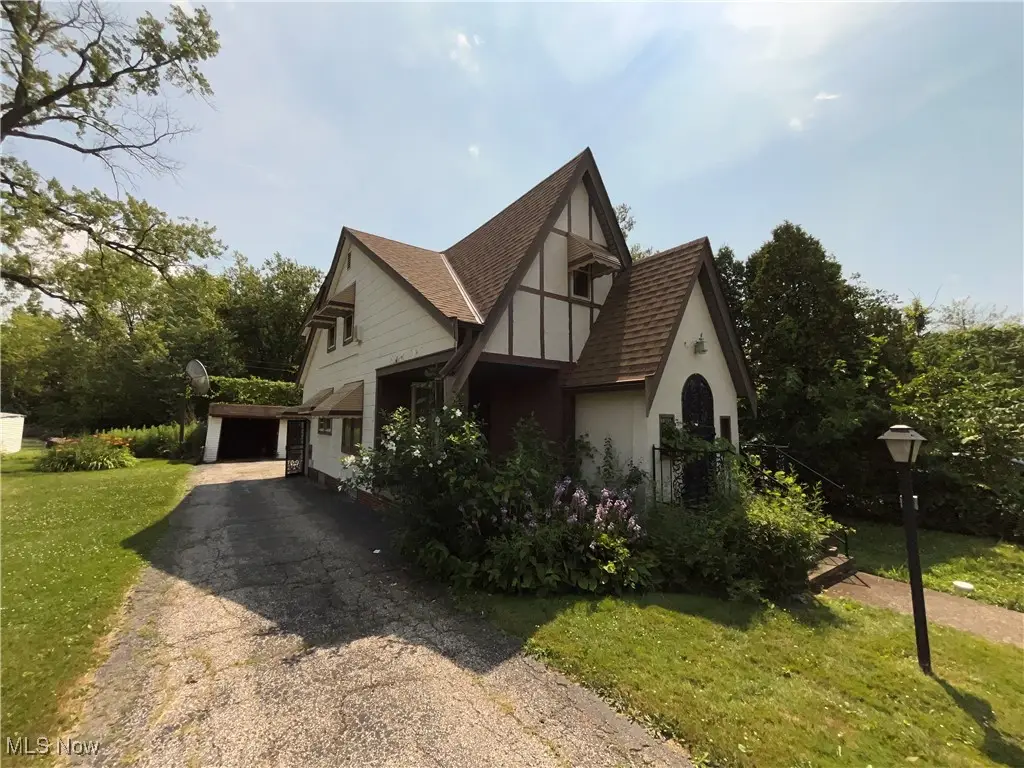 16016 S Lotus Drive, Cleveland, OH 44128 - #1