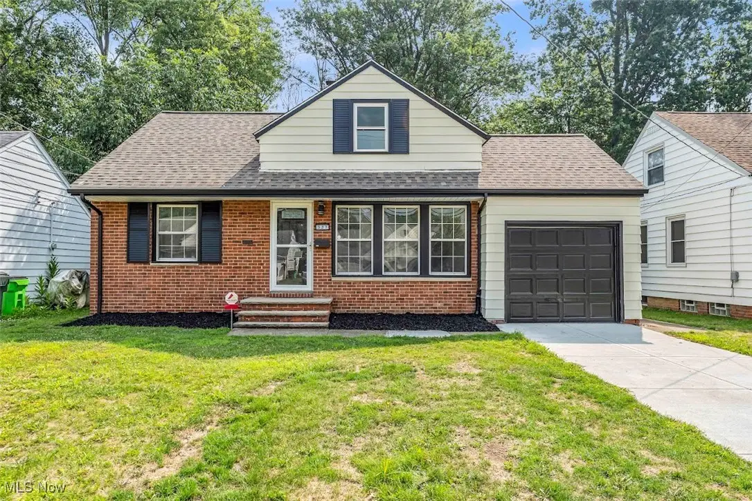 327 E 255th Street, Euclid, OH 44132 - #1