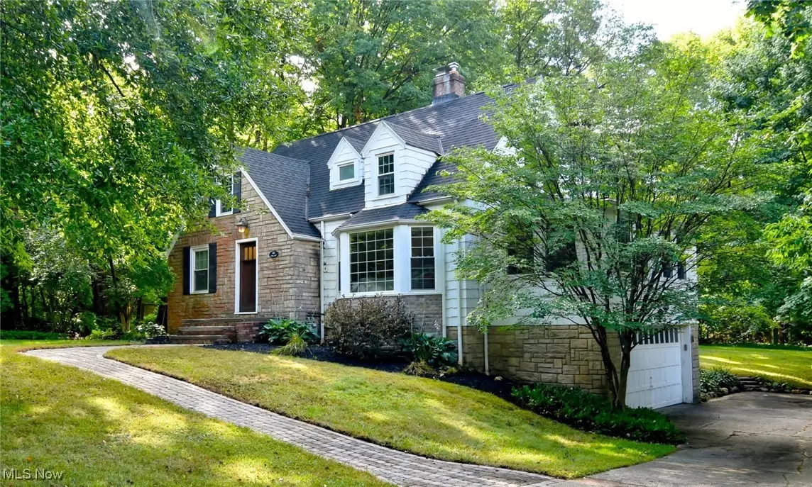 8401 Summit Drive, Chagrin Falls, OH 44023 - Image #1