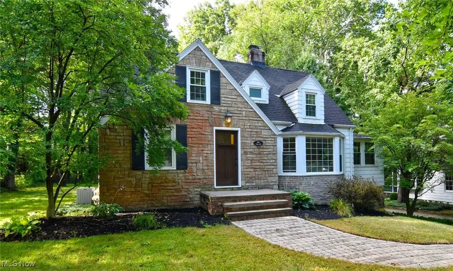 8401 Summit Drive, Chagrin Falls, OH 44023 - Image #2