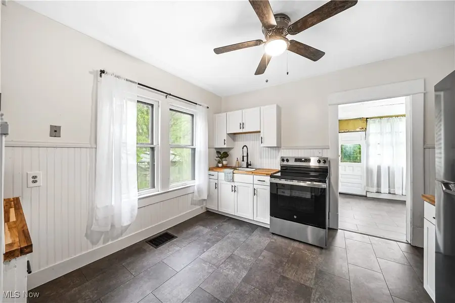 11344 Walnut Ne Avenue, Alliance, OH 44601 - Image #2