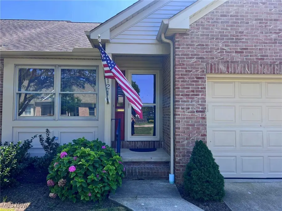 121 Oakley Green Drive, Elyria, OH 44035 - Image #3