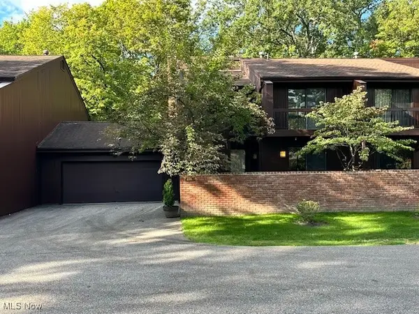 938 Trimble Place, Sagamore Hills, OH 44067