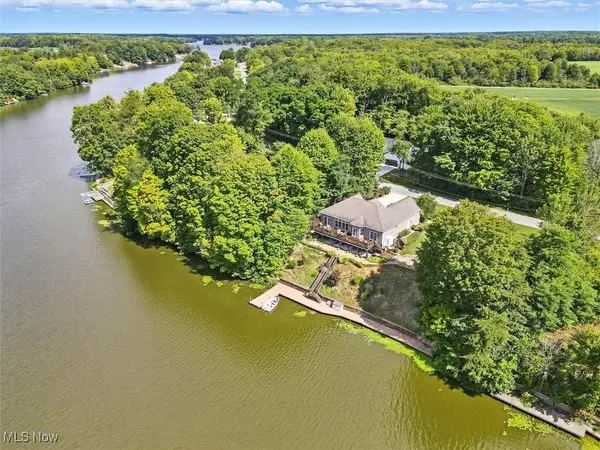 1437 Lake Vue Drive, Roaming Shores, OH 44085