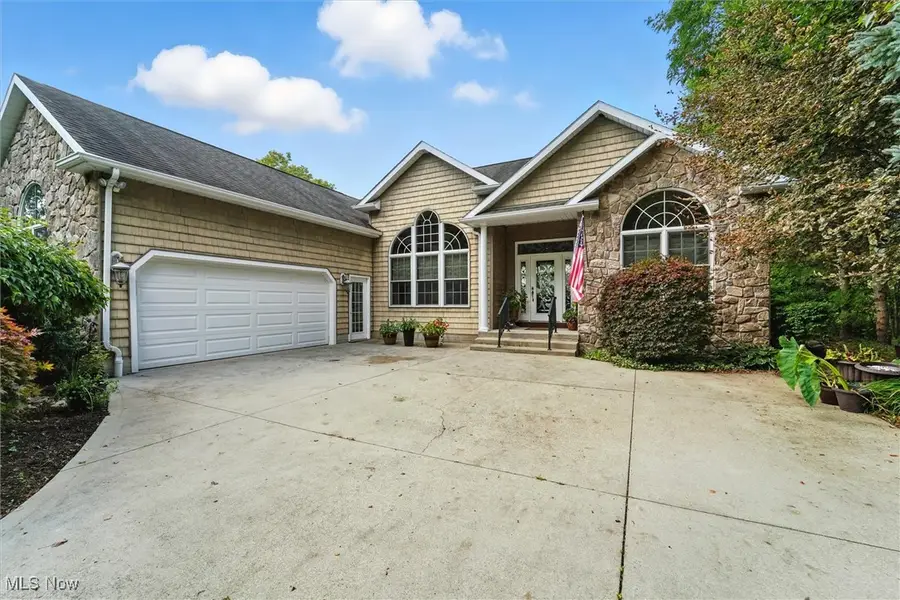1437 Lake Vue Drive, Roaming Shores, OH 44085 - Image #3