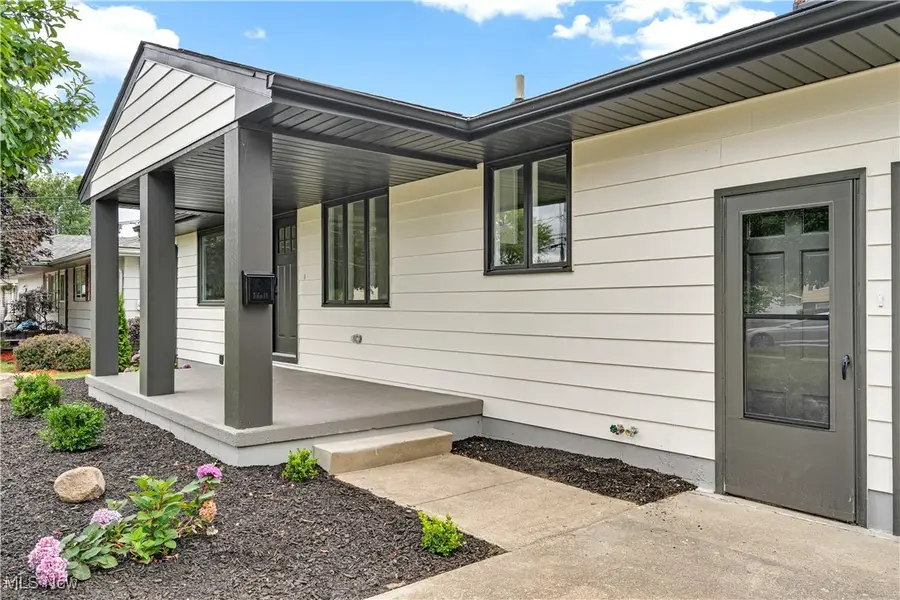 338 Blossom Avenue, Campbell, OH 44405 - Image #2