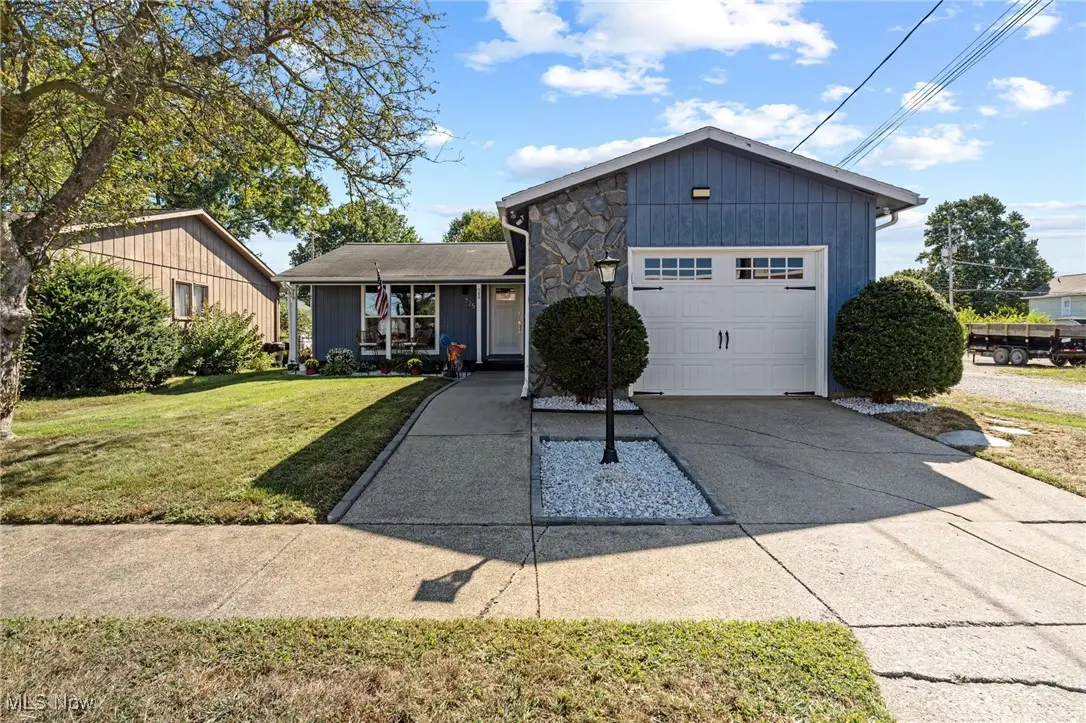 725 Kaderly Nw Street, New Philadelphia, OH 44663 - Image #1