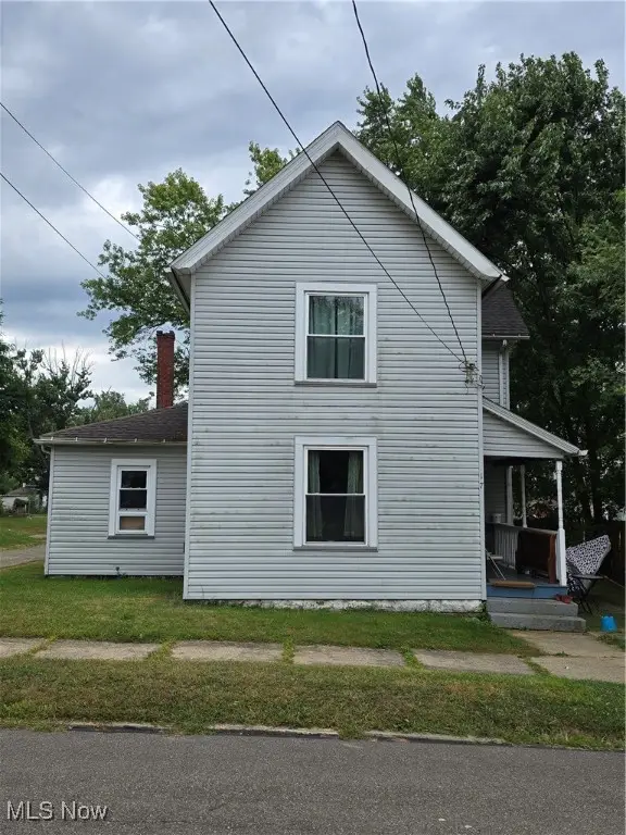 17 Maple Se Avenue, Massillon, OH 44646