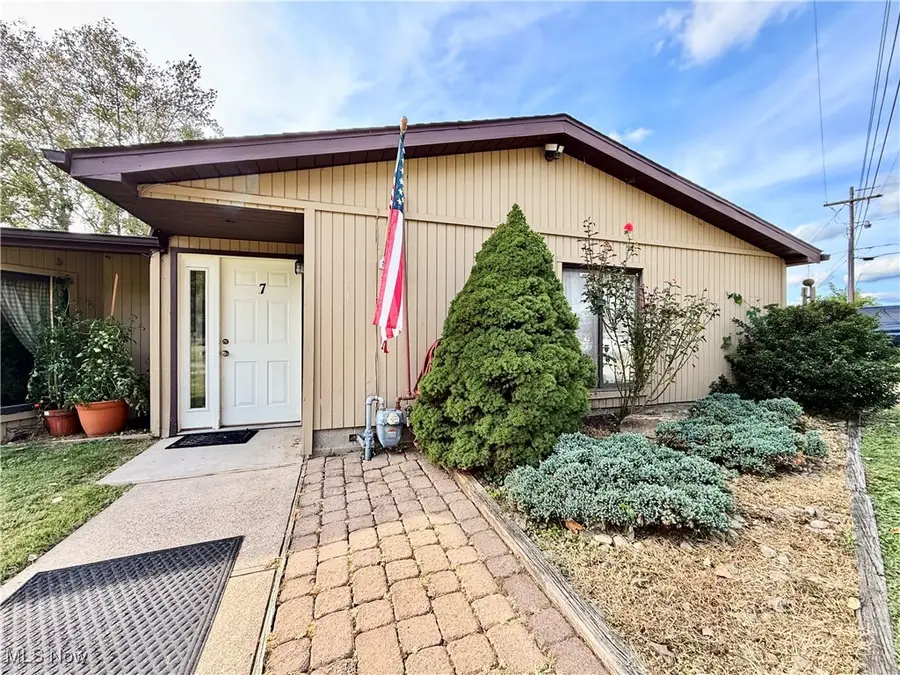 7 Lawnsdale, Vienna, WV 26105 - Image #2