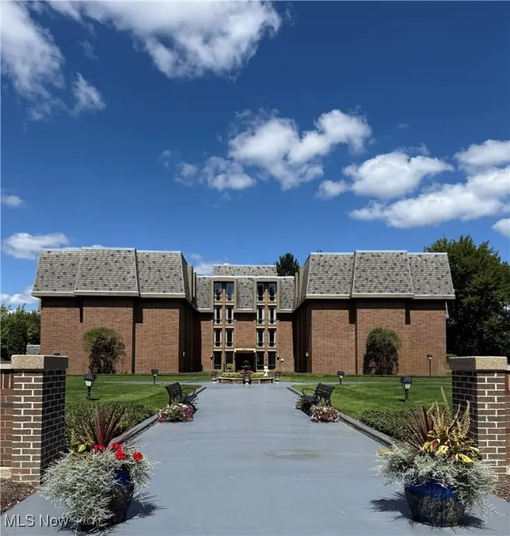 2385 Covington Road #402, Fairlawn, OH 44313 - Image #3