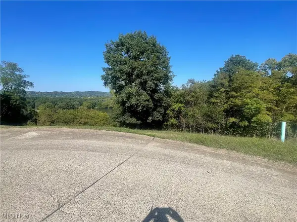 Pointe West Court, Parkersburg, WV 26101