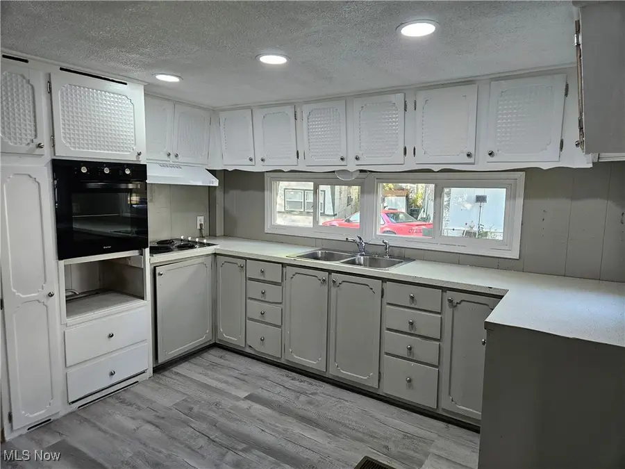 2305 E Waterloo Road, Akron, OH 44312 - Image #2