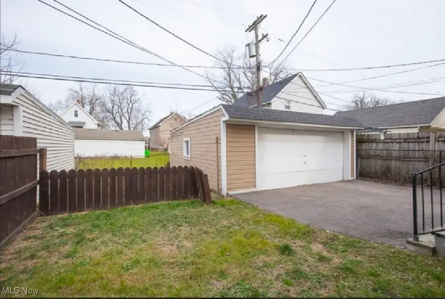 4609 Pearse Avenue, Newburgh Heights, OH 44105 - Image #2