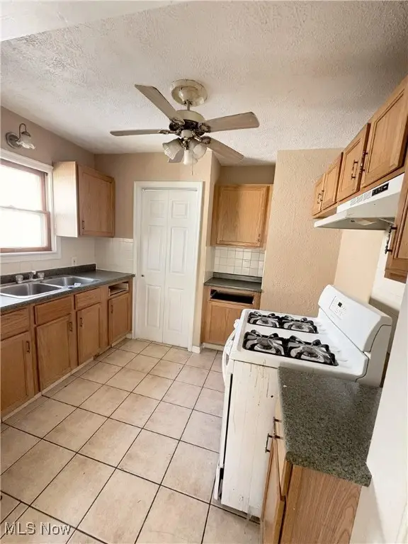 5139 E 114th Street, Garfield Heights, OH 44125 - #3