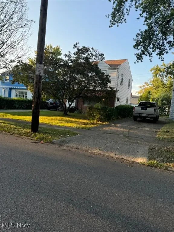 16115 Delrey Avenue, Cleveland, OH 44108 - Image #2