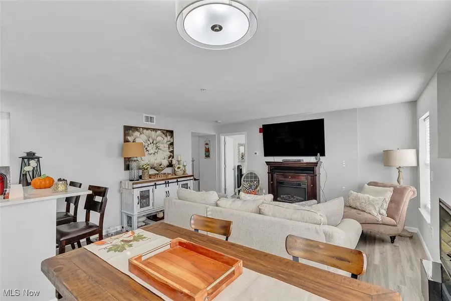 23002 Chandlers Lane, Olmsted Falls, OH 44138 - Image #2