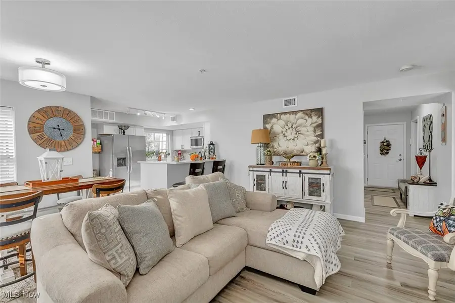 23002 Chandlers Lane, Olmsted Falls, OH 44138 - Image #3