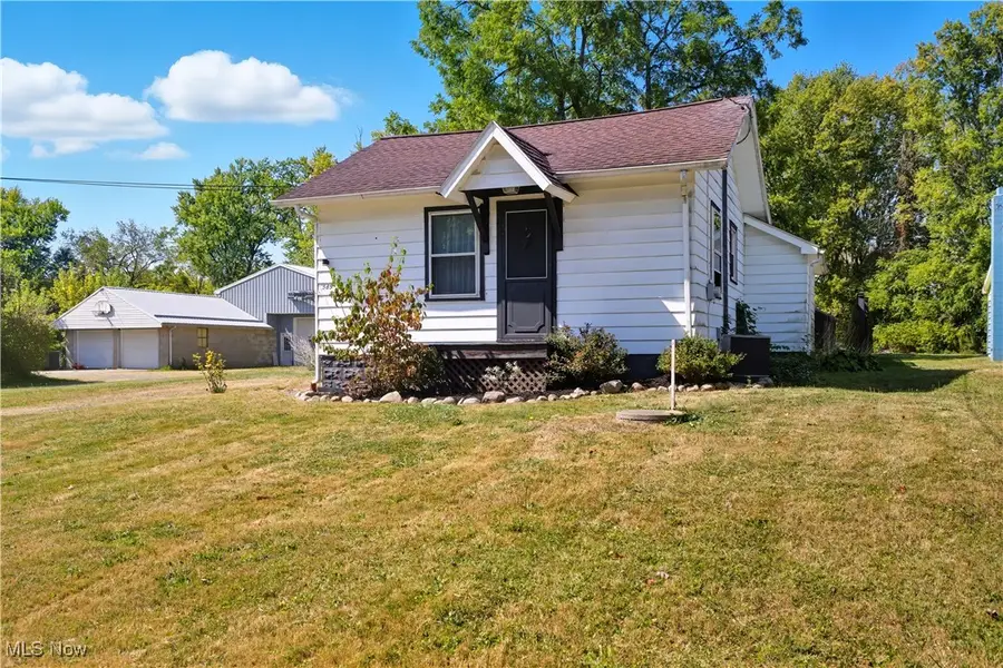 589 Briggs Road, Leavittsburg, OH 44430 - Image #2