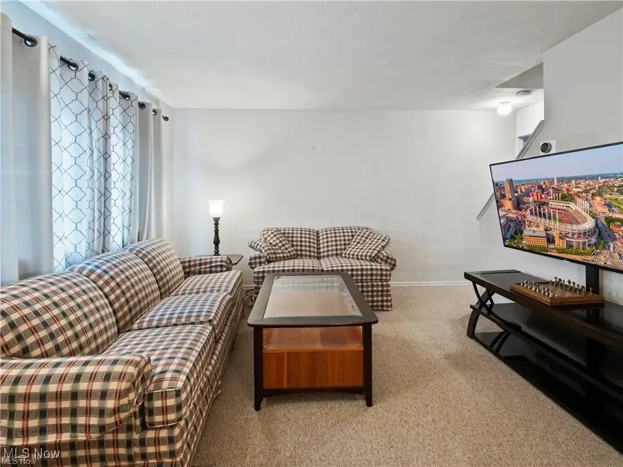 194 Dalepark Drive #5, Bedford, OH 44146 - Image #2