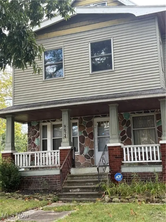 9624 Lamontier, Cleveland, OH 44104