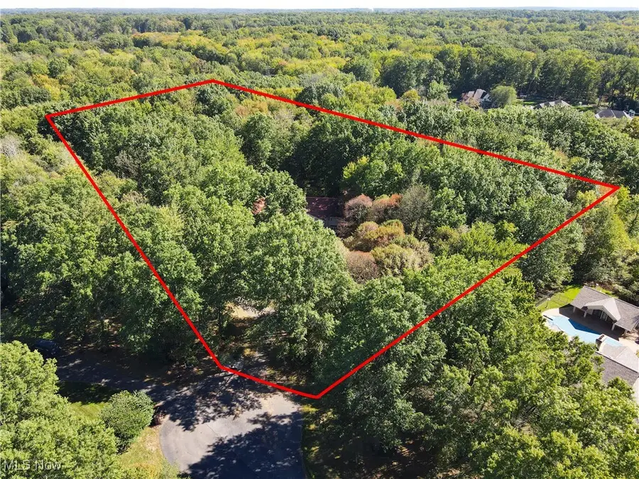 8650 Hidden Hills Se Drive, Howland, OH 44484 - Image #2