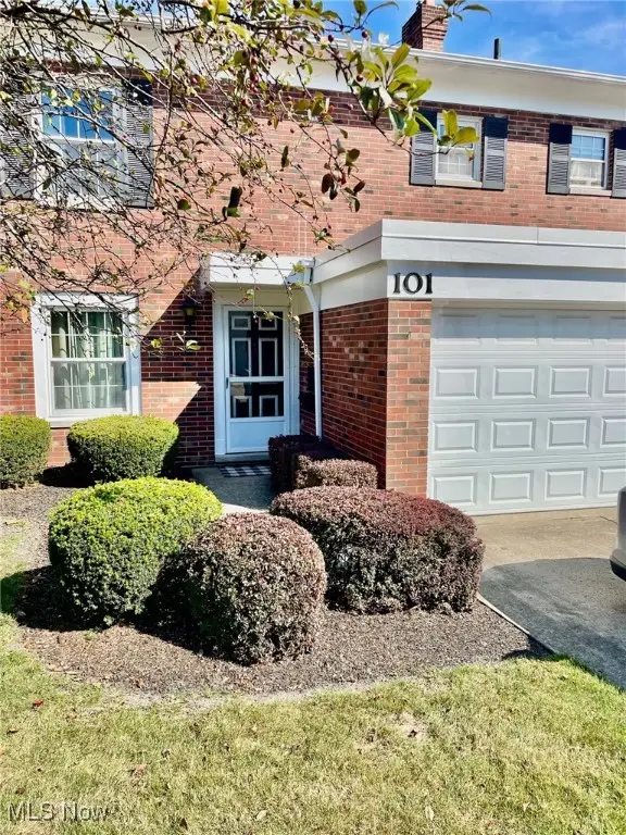 101 A Chatham Way, Mayfield Heights, OH 44124
