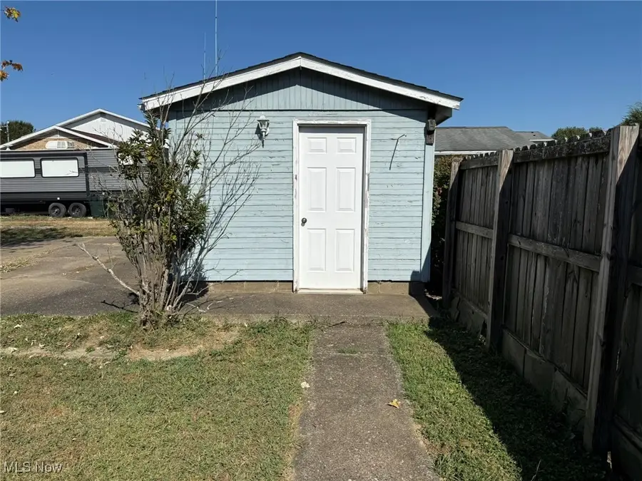 603 Poplar Avenue, Williamstown, WV 26187 - #3