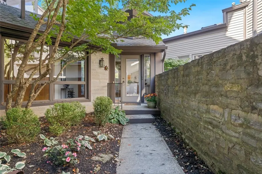 421 Darbys Run, Bay Village, OH 44140 - Image #3