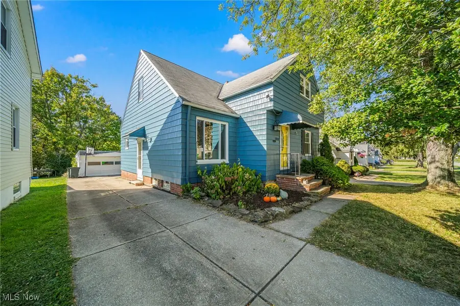 1218 Summit Drive, Mayfield Heights, OH 44124 - Image #2