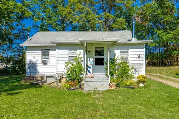 16726 Oakwood Drive, Lake Milton, OH 44429