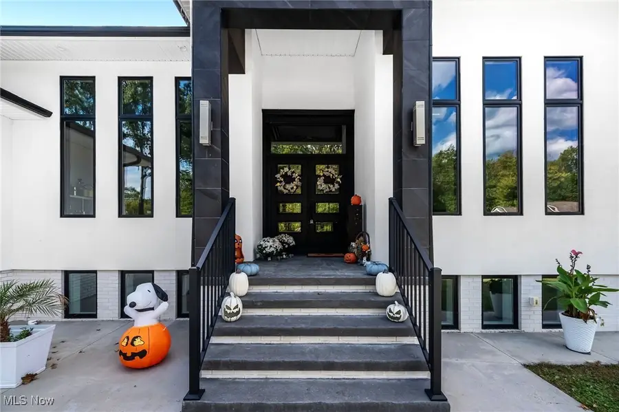 560 Elm Street, Sheffield Lake, OH 44054 - Image #2