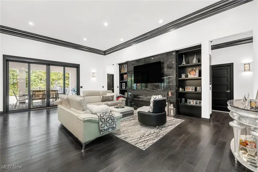 560 Elm Street, Sheffield Lake, OH 44054 - Image #3