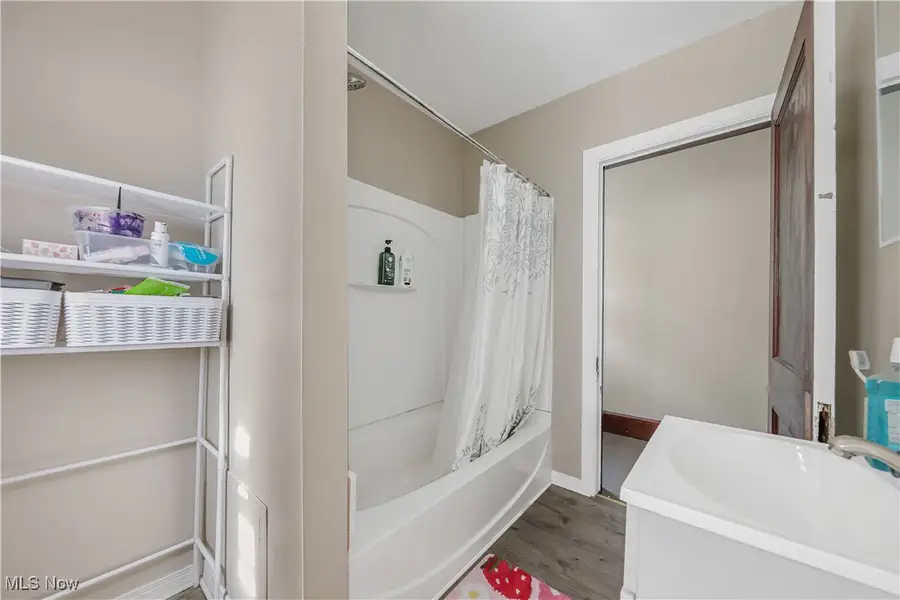 594 Blaine Avenue, Akron, OH 44310 - Image #2